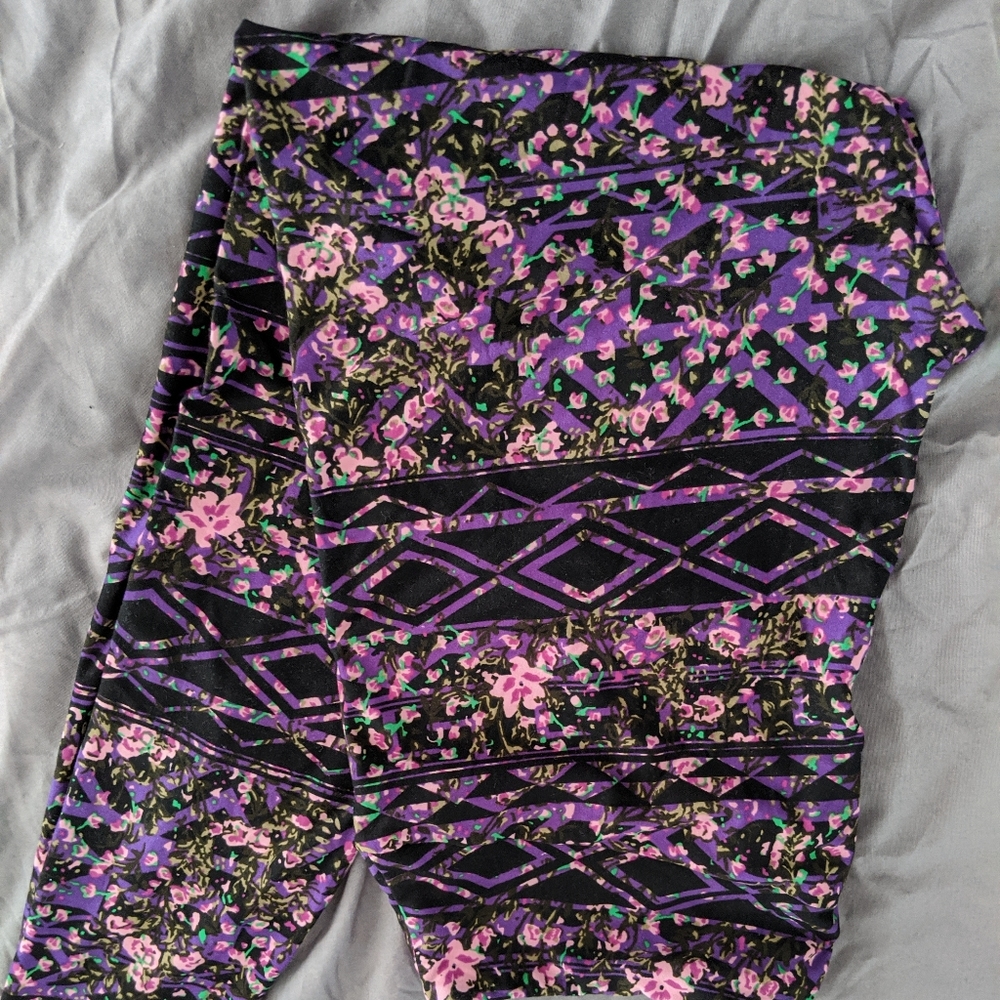 LuLaRoe Leggings Tall & Curvy